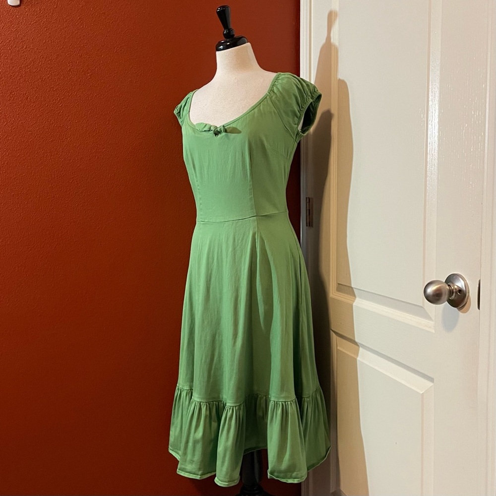 Collectif Women’s Lorena‎ London Green Swing Ruffle Capsule Pin Up Girl Dress